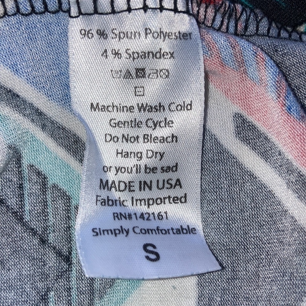 Lularoe Geometric Print Irma Knit Top White Black S - Picture 5 of 5